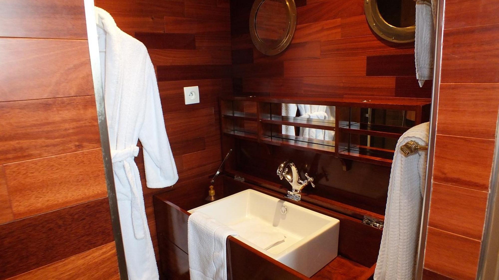 Hotel - Restaurant - Salon De The Le Beausejour Tregastel Room photo
