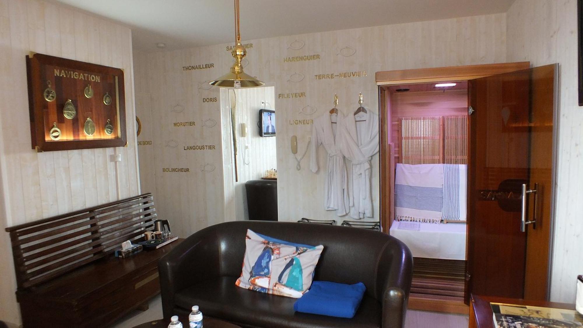 Hotel - Restaurant - Salon De The Le Beausejour Tregastel Room photo
